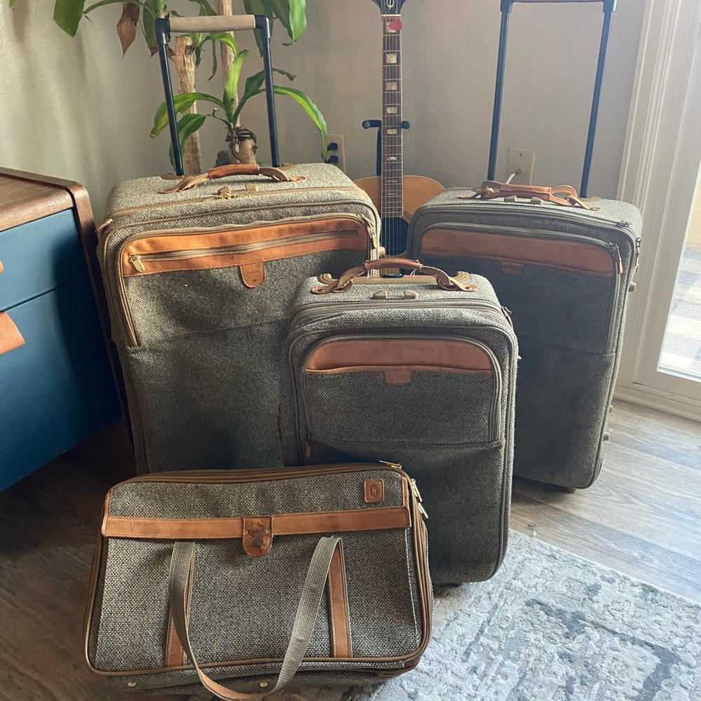 Hartman luggage set.